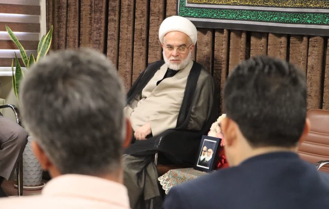 نخبگان وارد جریانات سیاسی نشوند